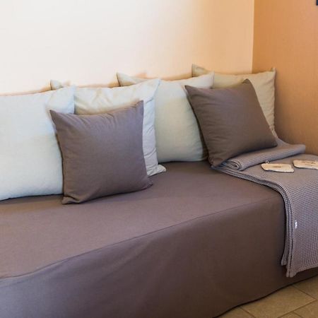 אמוליאני Helianthus Guesthouse מראה חיצוני תמונה