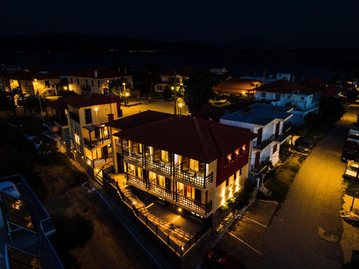 אמוליאני Helianthus Guesthouse מראה חיצוני תמונה