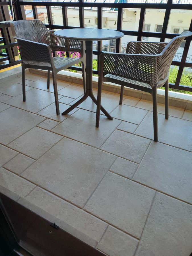 אמוליאני Helianthus Guesthouse מראה חיצוני תמונה