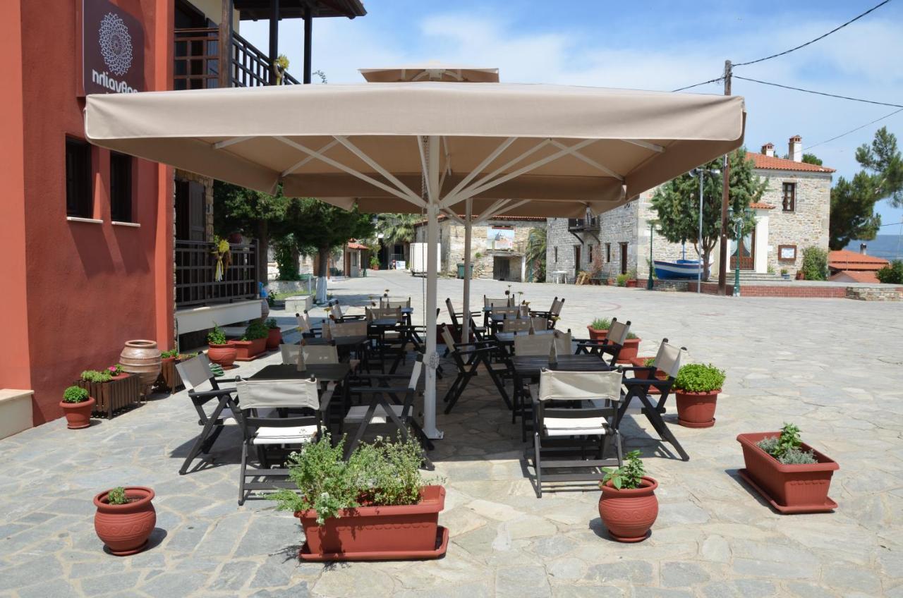 אמוליאני Helianthus Guesthouse מראה חיצוני תמונה