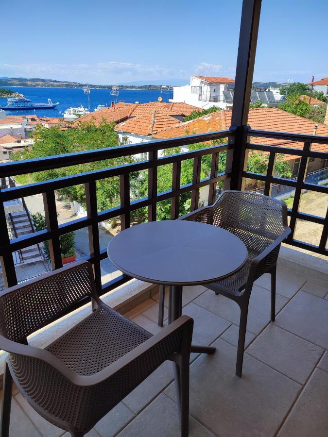 אמוליאני Helianthus Guesthouse מראה חיצוני תמונה