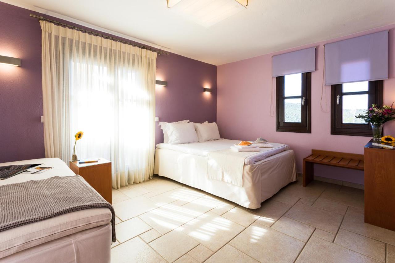 אמוליאני Helianthus Guesthouse מראה חיצוני תמונה