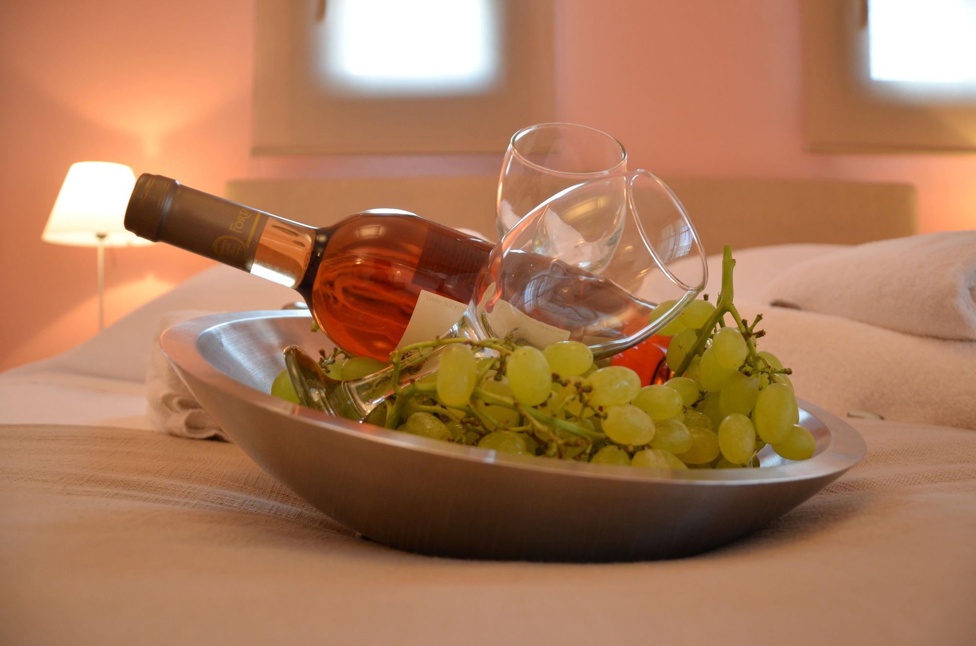 אמוליאני Helianthus Guesthouse מראה חיצוני תמונה